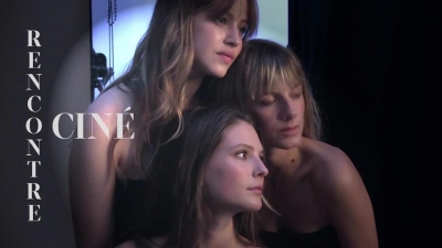 2014_-_Madame_Figaro_-_Respire_Cast_mp40302.jpg