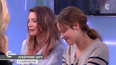 2014-11-07_-_C_a_vous_-_Lou_de_Laage_et_Josephine_Japy_mp40721.jpg