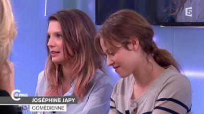 2014-11-07_-_C_a_vous_-_Lou_de_Laage_et_Josephine_Japy_mp40723.jpg