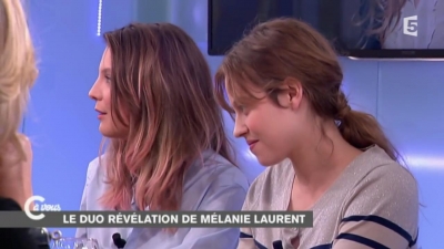 2014-11-07_-_C_a_vous_-_Lou_de_Laage_et_Josephine_Japy_mp40724.jpg
