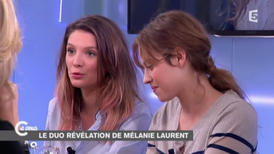 2014-11-07_-_C_a_vous_-_Lou_de_Laage_et_Josephine_Japy_mp40725.jpg