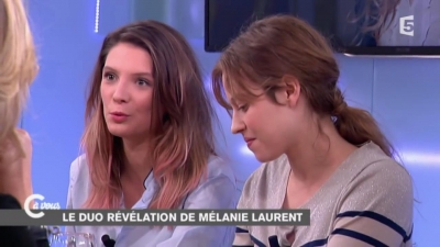 2014-11-07_-_C_a_vous_-_Lou_de_Laage_et_Josephine_Japy_mp40726.jpg