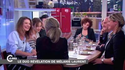 2014-11-07_-_C_a_vous_-_Lou_de_Laage_et_Josephine_Japy_mp40729.jpg