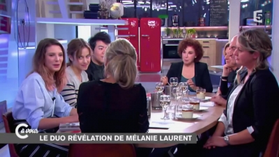 2014-11-07_-_C_a_vous_-_Lou_de_Laage_et_Josephine_Japy_mp40734.jpg