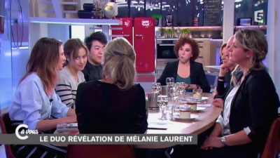 2014-11-07_-_C_a_vous_-_Lou_de_Laage_et_Josephine_Japy_mp40736.jpg