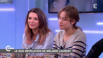 2014-11-07_-_C_a_vous_-_Lou_de_Laage_et_Josephine_Japy_mp40744.jpg