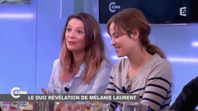 2014-11-07_-_C_a_vous_-_Lou_de_Laage_et_Josephine_Japy_mp40756.jpg