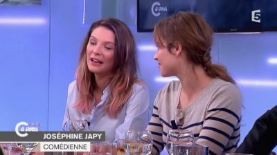 2014-11-07_-_C_a_vous_-_Lou_de_Laage_et_Josephine_Japy_mp40760.jpg