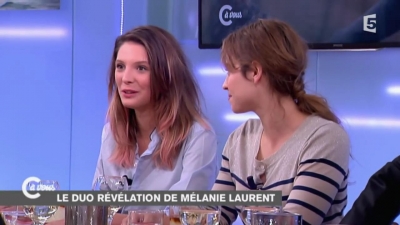 2014-11-07_-_C_a_vous_-_Lou_de_Laage_et_Josephine_Japy_mp40762.jpg