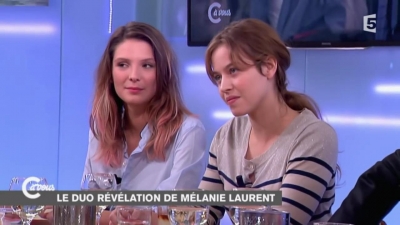 2014-11-07_-_C_a_vous_-_Lou_de_Laage_et_Josephine_Japy_mp40772.jpg