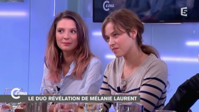 2014-11-07_-_C_a_vous_-_Lou_de_Laage_et_Josephine_Japy_mp40773.jpg
