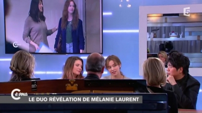 2014-11-07_-_C_a_vous_-_Lou_de_Laage_et_Josephine_Japy_mp40785.jpg