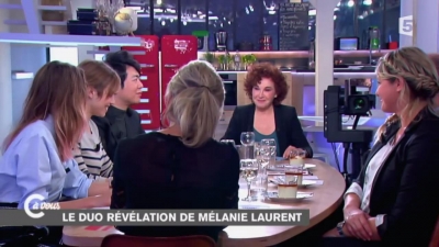 2014-11-07_-_C_a_vous_-_Lou_de_Laage_et_Josephine_Japy_mp40810.jpg