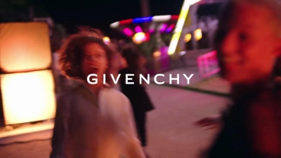 2018_-_GIVENCHY_-_Live_Irresistible_Blossom_Crush_20sec_mp40005.jpg