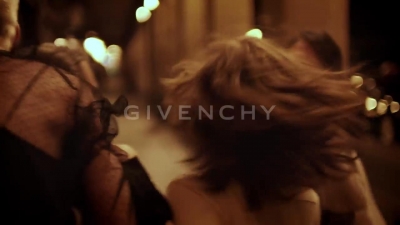2018_-_GIVENCHY_-_Live_Irresistible_Blossom_Crush_30sec_mp40097.jpg