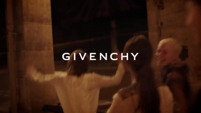 2018_-_GIVENCHY_-_Live_Irresistible_Blossom_Crush_30sec_mp40098.jpg