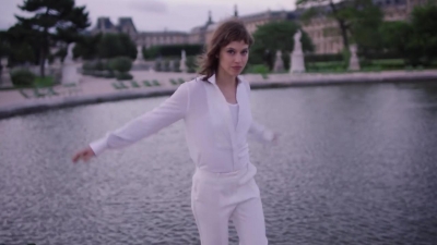 2018_-_GIVENCHY_-_Live_Irresistible_Blossom_Crush_72sec_mp40478.jpg